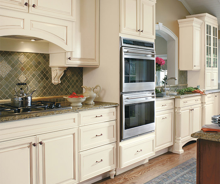 Small Kitchen Design with Traditional Cabinets