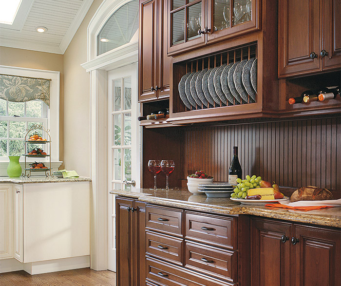 Small Kitchen Design with Traditional Cabinets Decora Small Kitchen Design with Traditional Cabinets Decora