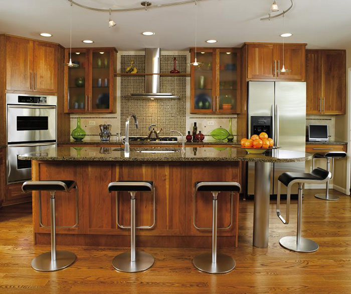 Contemporary Shaker kitchen cabinets by Decora Cabinetry