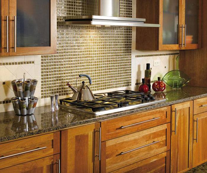 Contemporary Shaker kitchen cabinets by Decora Cabinetry