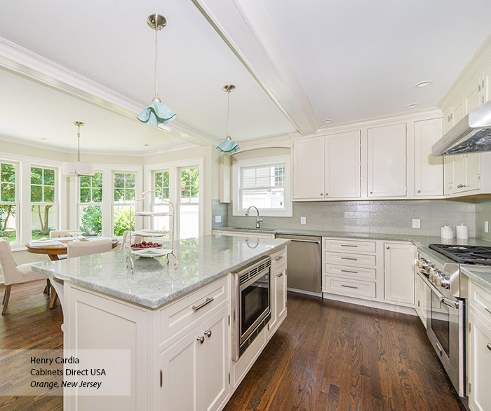 Off-White L-Shaped Kitchen Design with Island