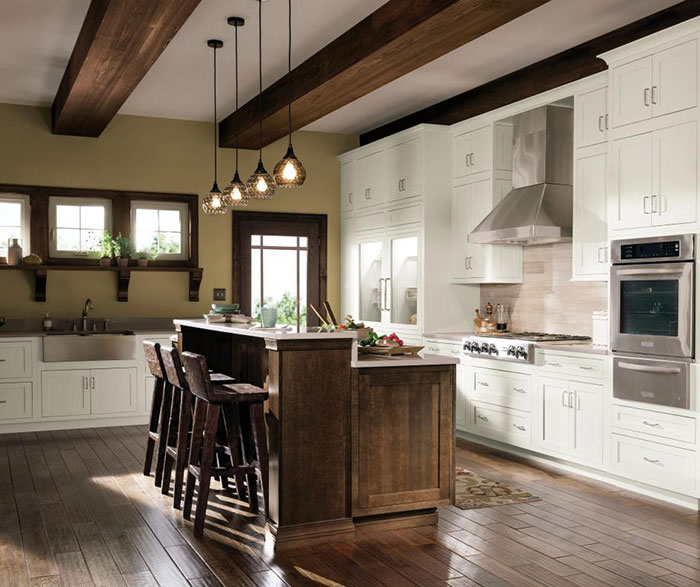 Quartersawn Oak Cabinets in a Rustic Kitchen