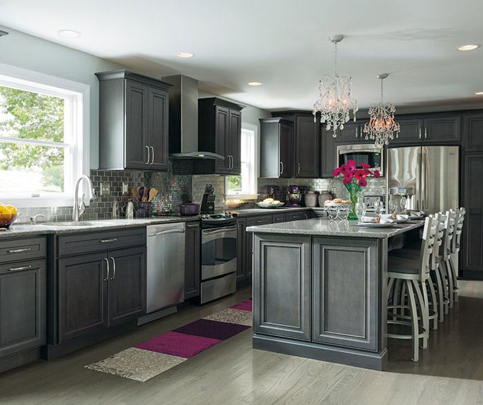 Leyden grey kitchen cabinets in maple cobblestone